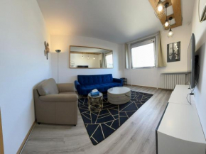 4 min walk to metro, 2 bedrooms &Salon, La Défense